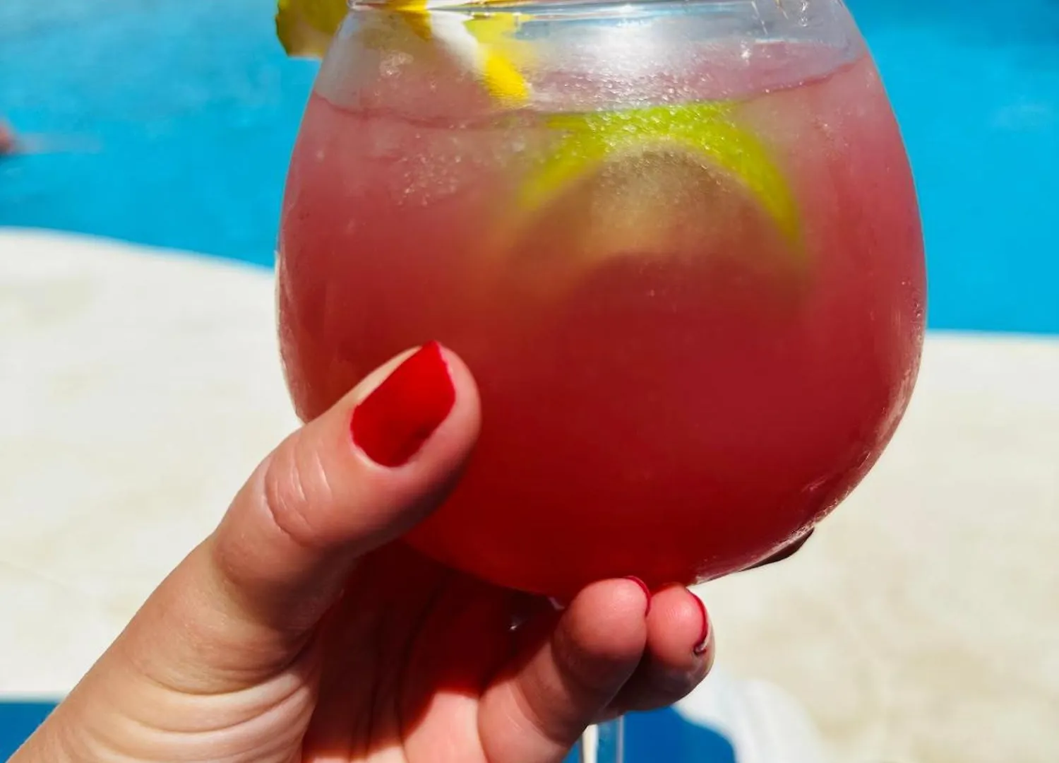 Right By The Pool Area In Capistrano Village! Nerja Διαμέρισμα