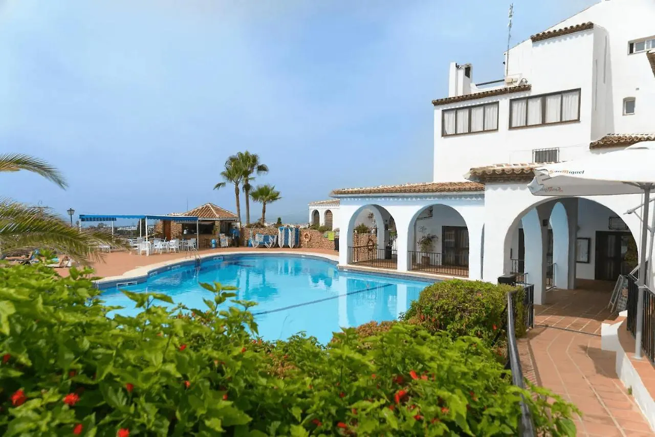 Right By The Pool Area In Capistrano Village! Nerja Apartamento