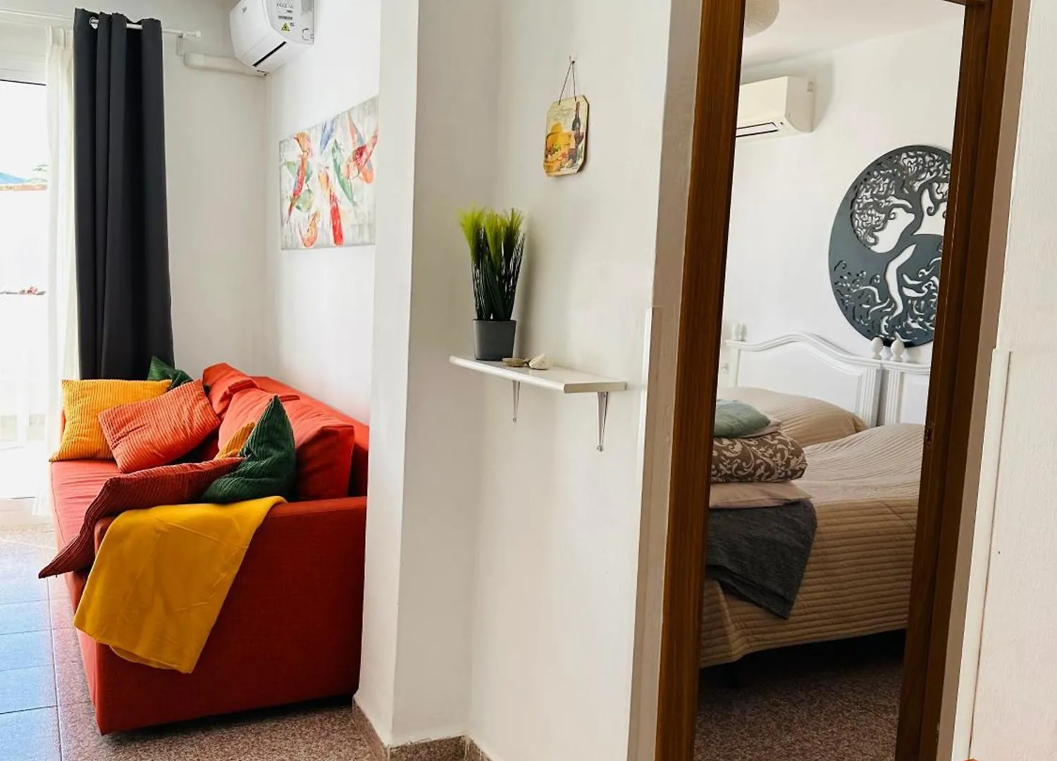 Right By The Pool Area In Capistrano Village! Nerja Apartamento