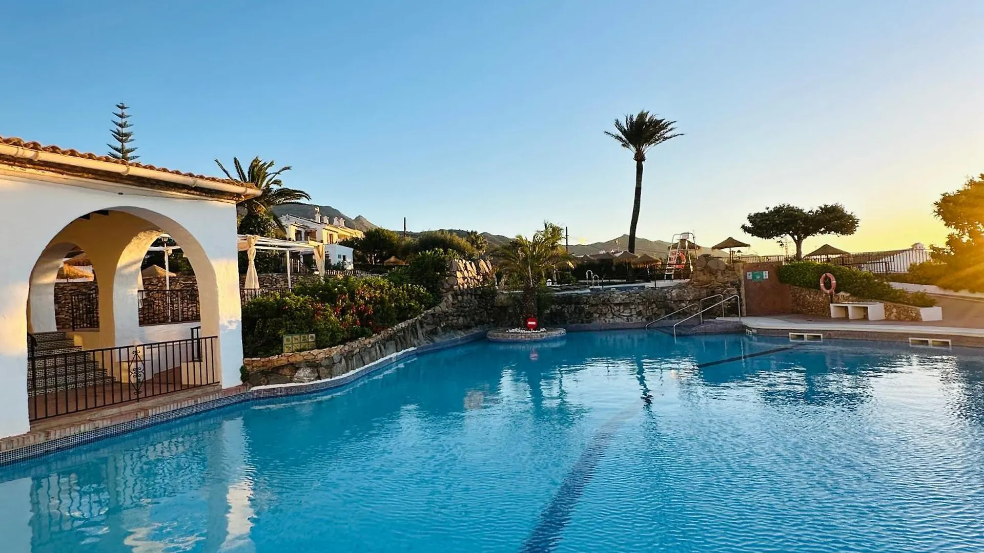 Apartamento Right By The Pool Area In Capistrano Village! Nerja Espanha